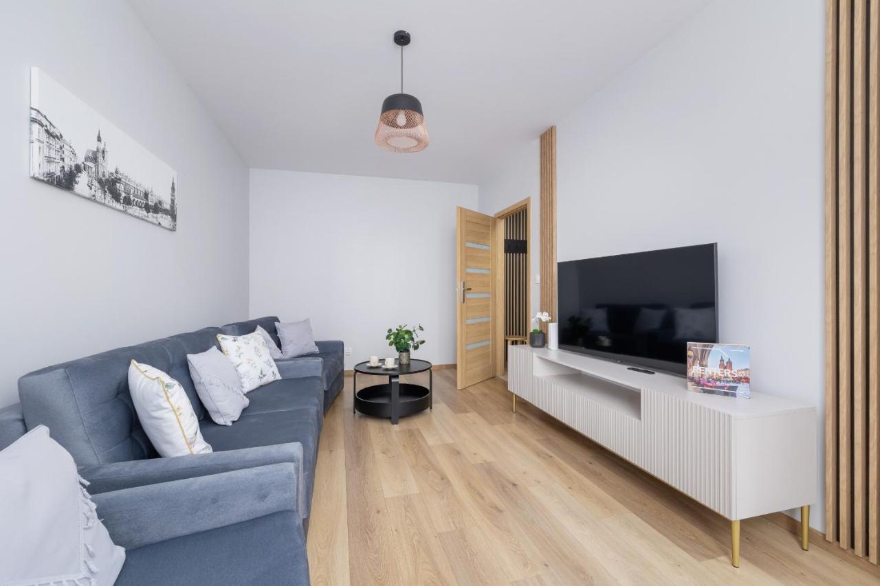 Osiedle Avia Harmonious Apartment With Balcony & Parking Cracow By Renters Prestige Krakow Bagian luar foto