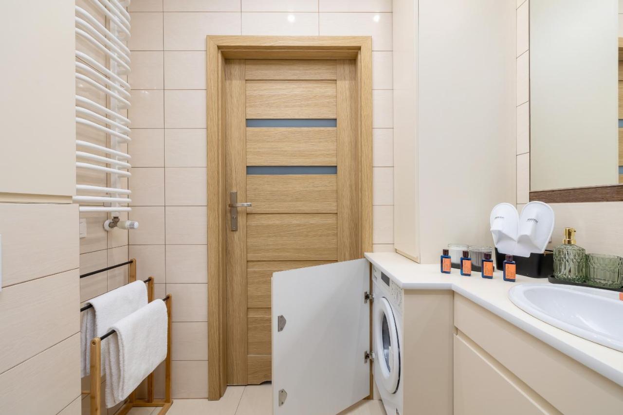 Osiedle Avia Harmonious Apartment With Balcony & Parking Cracow By Renters Prestige Krakow Bagian luar foto