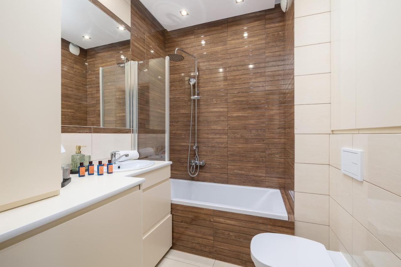 Osiedle Avia Harmonious Apartment With Balcony & Parking Cracow By Renters Prestige Krakow Bagian luar foto