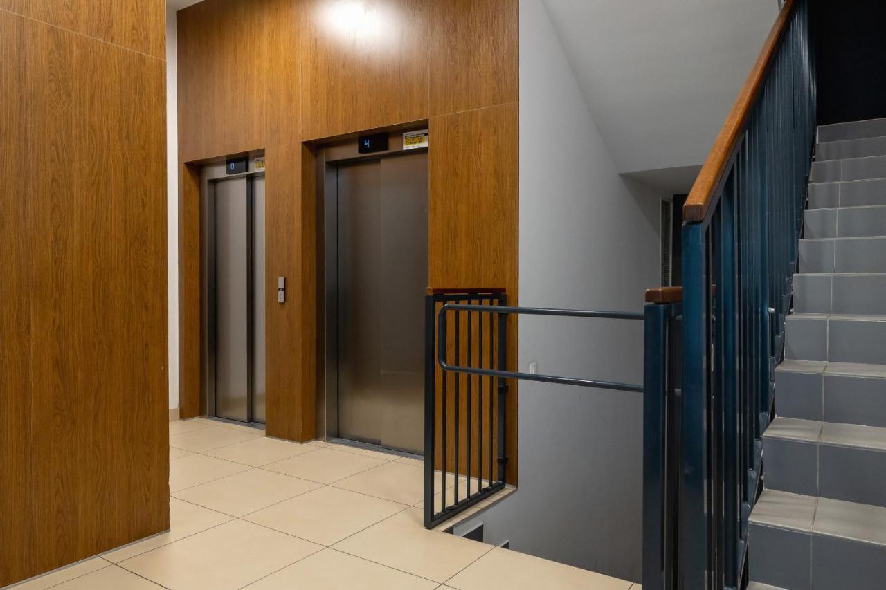 Osiedle Avia Harmonious Apartment With Balcony & Parking Cracow By Renters Prestige Krakow Bagian luar foto