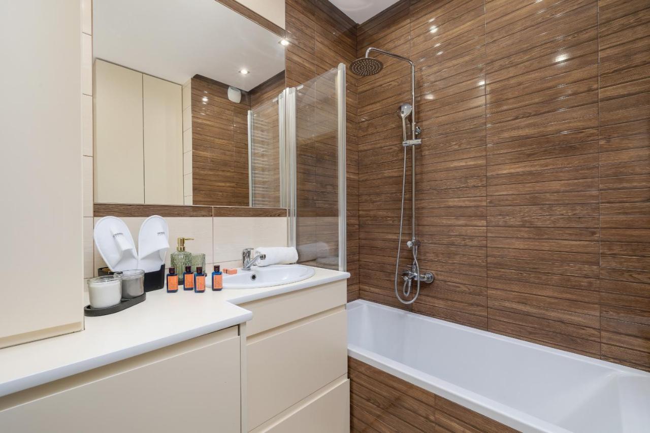 Osiedle Avia Harmonious Apartment With Balcony & Parking Cracow By Renters Prestige Krakow Bagian luar foto